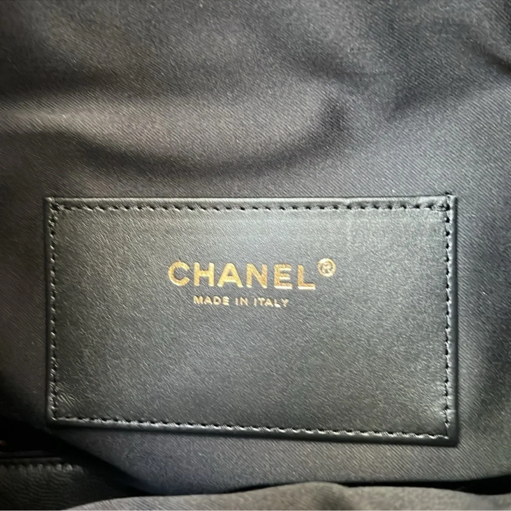 NEW✨ Chanel 25 Leather Hobo Bag Medium - Black - Picture 13 of 15